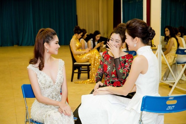 Á hậu Thùy Dung không ngại diện váy đụng hàng Phạm Hương ở The Face - Ảnh 6.