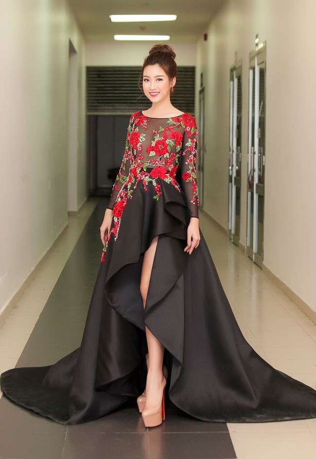 Á hậu Thùy Dung không ngại diện váy đụng hàng Phạm Hương ở The Face - Ảnh 11.
