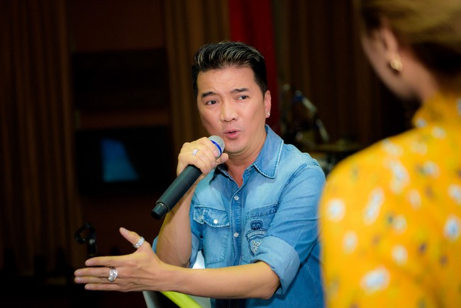 Đàm Vĩnh Hưng căng thẳng trước khi loại học trò khỏi Thần tượng Bolero - Ảnh 2. Đàm Vĩnh Hưng căng thẳng trước khi loại học trò khỏi Thần tượng Bolero - Ảnh 2.