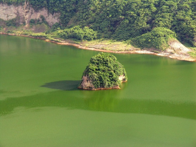 Hồ nước này ẩn chứa điều vô cùng đặc biệt mà hiếm hồ nào trên thế giới có - Ảnh 7.