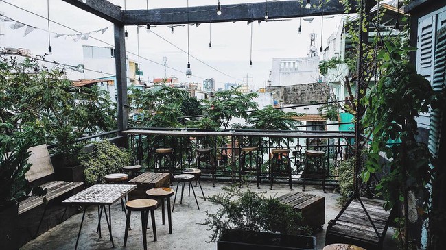 7 quán cafe có ban công cực hay ho để ngồi lì cả buổi không biết chán ở Sài Gòn - Ảnh 20.