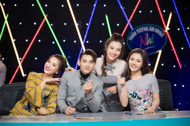 Hoàng Oanh khoe vẻ đẹp dịu dàng khi làm MC Vietnam Idol Kids 2017 - Ảnh 1.