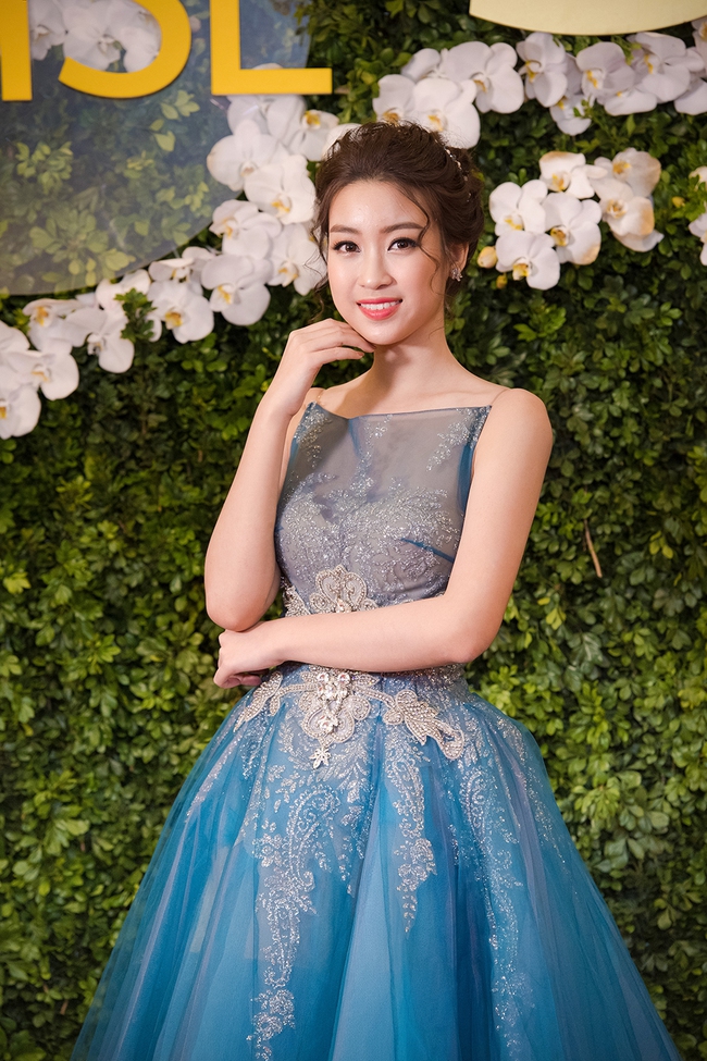 Hoa hậu Đỗ Mỹ Linh xinh như công chúa, tỏa sắc bên cạnh đàn chị Ngọc Hân - Ảnh 2.