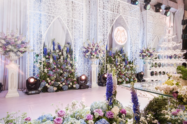 Đám cưới tiền tỷ sân khấu trải toàn hoa tươi nhập ngoại của cô dâu hoa khôi và chú rể Việt kiều - Ảnh 13.