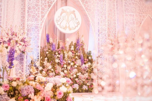 Đám cưới tiền tỷ sân khấu trải toàn hoa tươi nhập ngoại của cô dâu hoa khôi và chú rể Việt kiều - Ảnh 12.