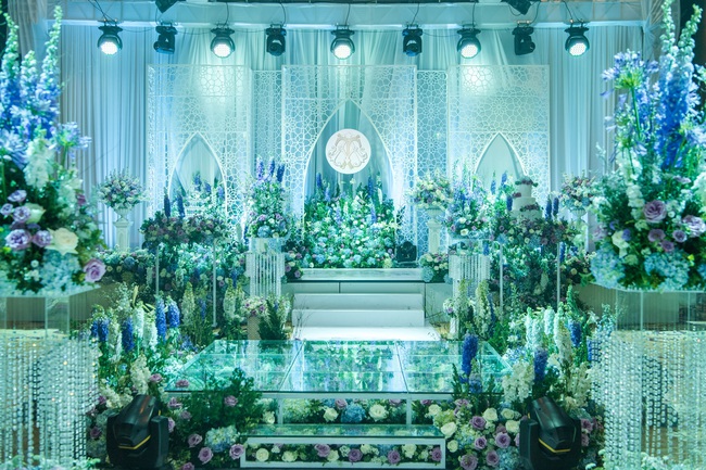Đám cưới tiền tỷ sân khấu trải toàn hoa tươi nhập ngoại của cô dâu hoa khôi và chú rể Việt kiều - Ảnh 5.