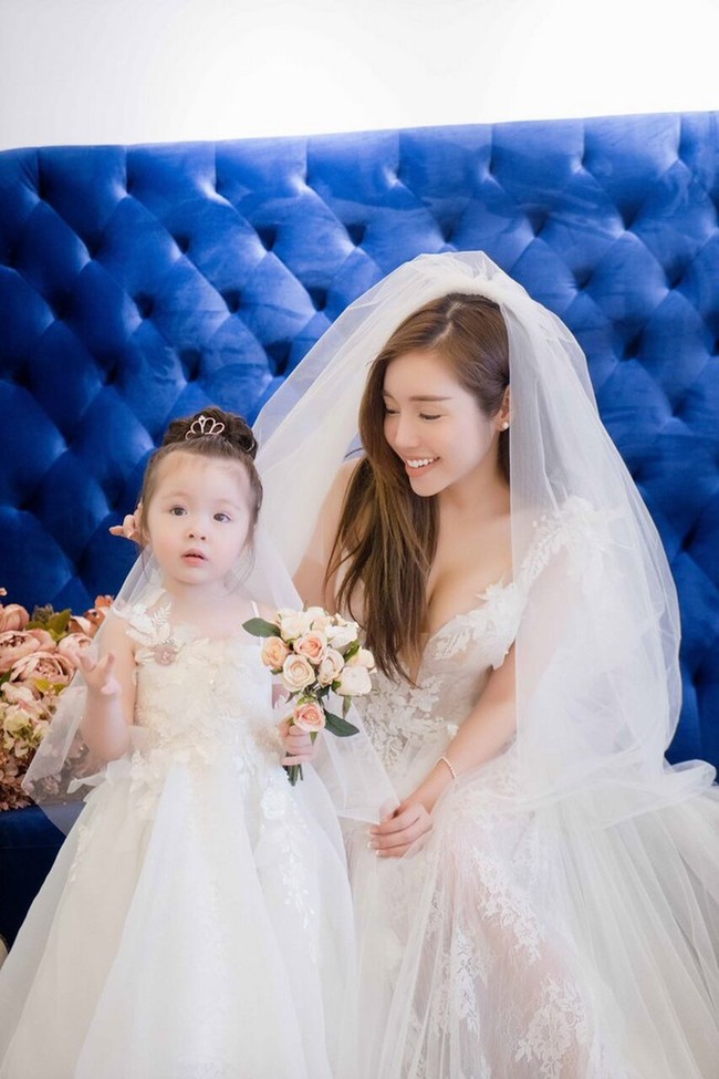 2 con Elly Trần đáng yêu chảy tim trong bộ ảnh váy cưới chụp cùng mẹ - Ảnh 8.