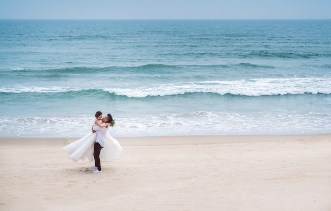 Bộ ảnh cưới Nắm tay nhau đi khắp Bắc - Trung - Nam chú rể nhiếp ảnh gia dành tặng cô dâu kém 8 tuổi - Ảnh 34.