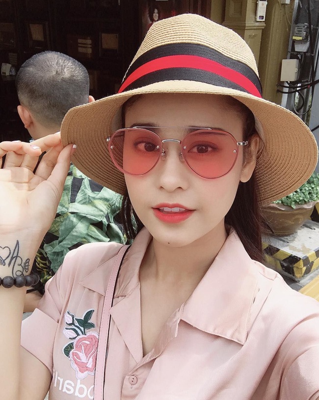 Soi nhất cử nhất động của sao Việt (12/5) - Ảnh 1.