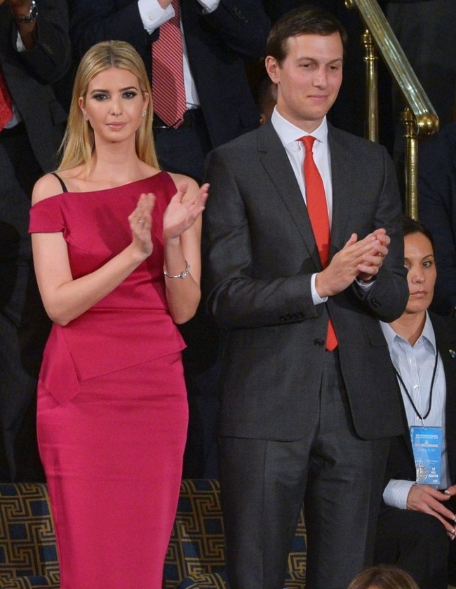 Ivanka Trump bị chỉ trích vì mặc chiếc váy này khi đi họp cùng cha - Ảnh 3.