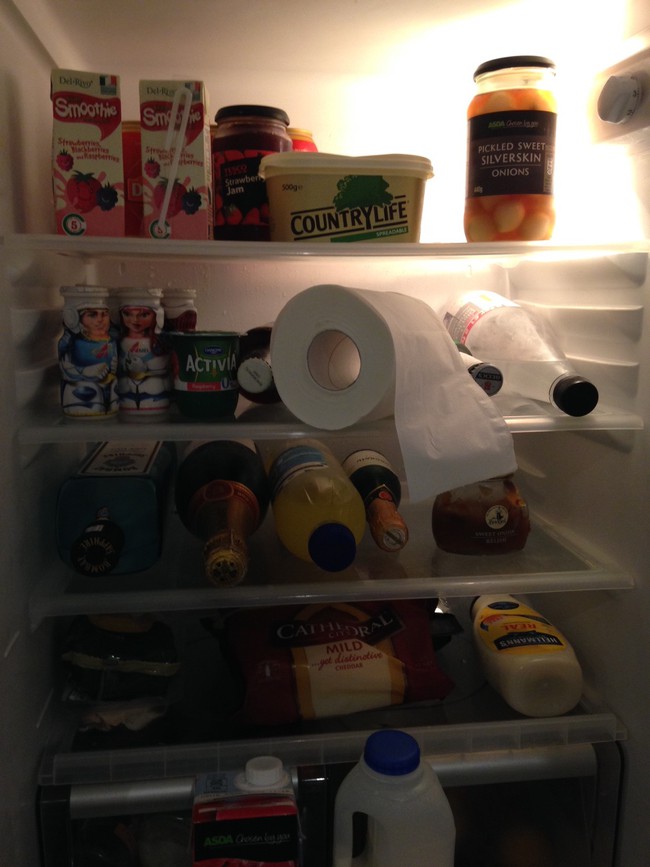 Ngay tối nay hãy đặt cuộn giấy vệ sinh vào tủ lạnh, sáng ngủ dậy bạn sẽ giật mình khi thấy kết quả - Ảnh 1.
