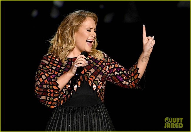 Chỉ cần xuất hiện là Adele càn quét hết các giải thưởng của Grammy 2017 - Ảnh 1.
