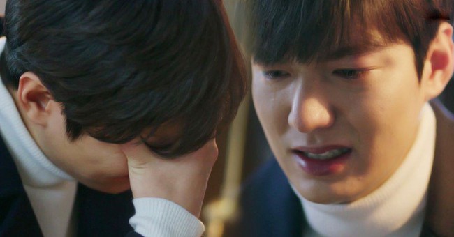 Jun Ji Hyun bị phát hiện thân phận tiên cá, cứu mẹ Lee Min Ho thoát chết - Ảnh 1.