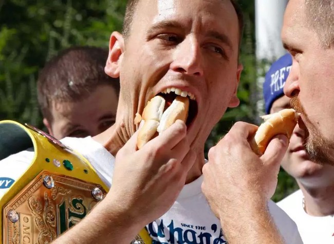 Đây là lý do bánh mì kẹp xúc xích lại có cái tên kỳ lạ: hot dog - Ảnh 1.