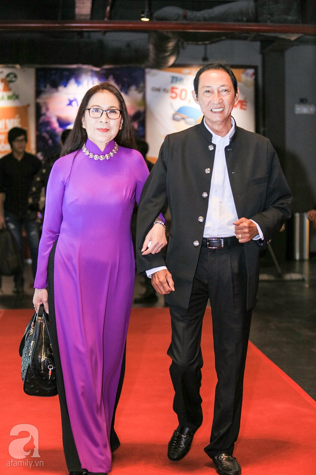 Mẹ hiền Kim Xuân và Kiều Trinh hẹn nhau cùng mặc áo dài tím duyên dáng - Ảnh 3.