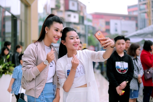 Á hậu Hoàng Oanh thấy mình trẻ gần chục tuổi khi dẫn Vietnam Idol Kids - Ảnh 9.