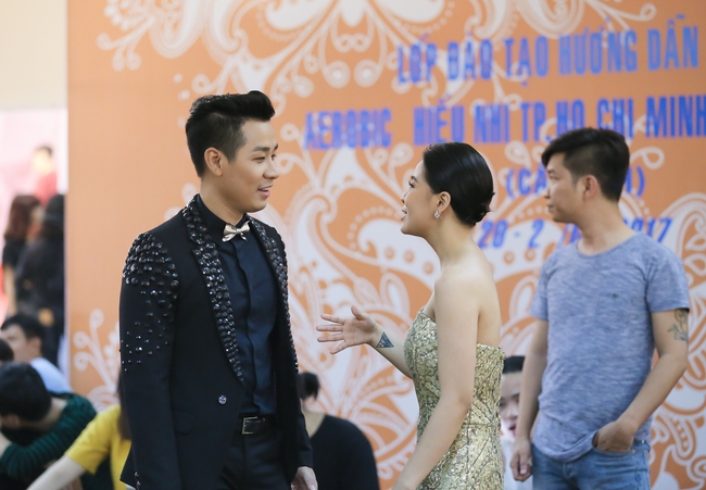 Nguyên Khang hài hước bày cho Tóc Tiên kêu gọi bình chọn ở The Voice  - Ảnh 8.