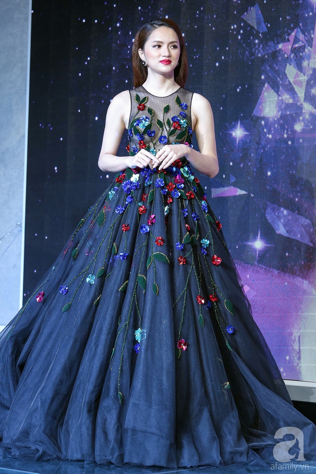 Hương Giang Idol khoe g&ograve; bồng đảo bốc lửa dưới lớp vải mỏng tang - Ảnh 4.