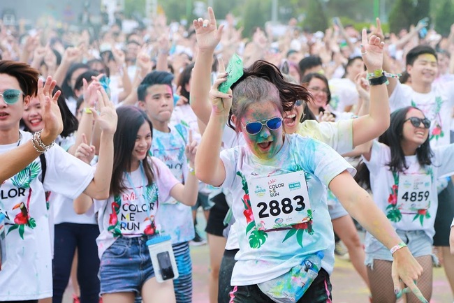 Đây là cách mà những cô nàng xinh đẹp quẩy tưng bừng, nhuộm màu cảm hứng tại Color me run - Ảnh 15.