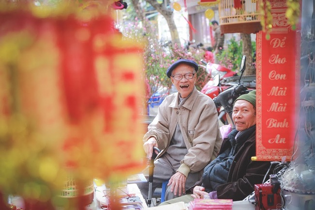 Những khoảnh khắc ngọt ngào ấm áp trong ngày cuối cùng của năm trước lúc giao thừa - Ảnh 11.