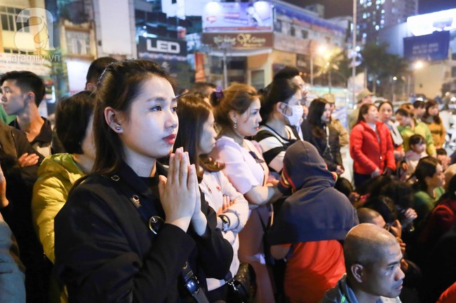 Hàng nghìn người chen chúc dâng sao giải hạn và xin lộc tại chùa Phúc Khánh - Ảnh 9.