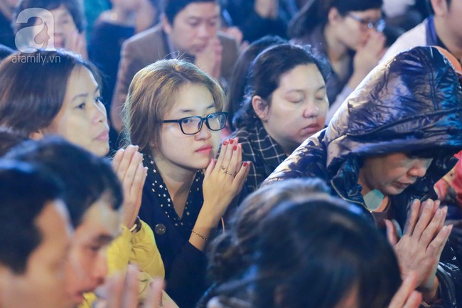 Hàng nghìn người chen chúc dâng sao giải hạn và xin lộc tại chùa Phúc Khánh - Ảnh 11.