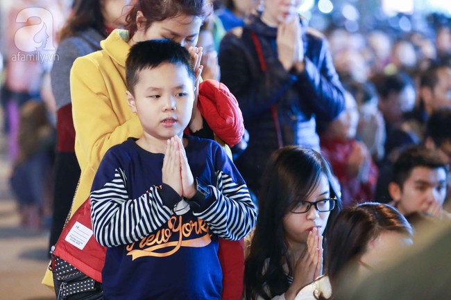 Hàng nghìn người chen chúc dâng sao giải hạn và xin lộc tại chùa Phúc Khánh - Ảnh 15.