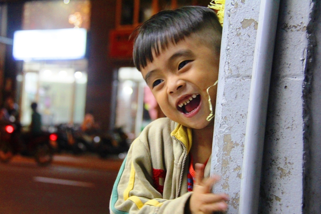 Bốn mẹ con trên chuyến xe rác ở Sài Gòn: Dù thế nào cũng phải lo cho tụi nhỏ đi học - Ảnh 12.