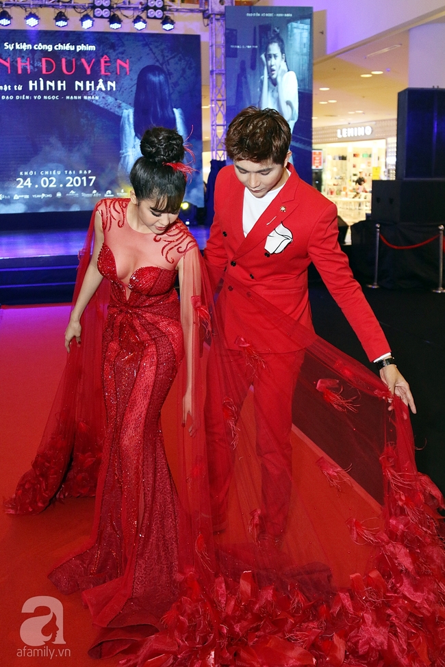 Nữ thần Trương Quỳnh Anh gợi cảm sánh đôi chồng trên thảm đỏ - Ảnh 2.