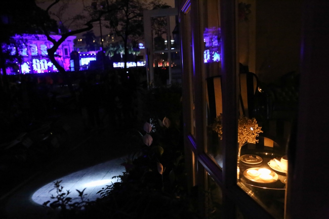 Người dân Hà Nội hào hứng với lễ hội  Tắt Đèn hưởng ứng Giờ Trái đất 2017 - Ảnh 17.