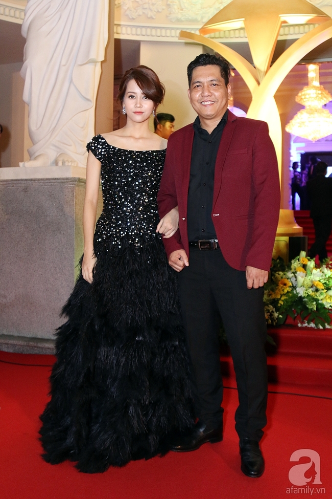 Hoa hậu Phạm Hương nổi bật và gợi cảm với váy đỏ tua rua trong suốt - Ảnh 11.