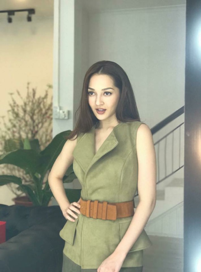Soi nhất cử nhất động của sao Việt (8/2) - Ảnh 10.