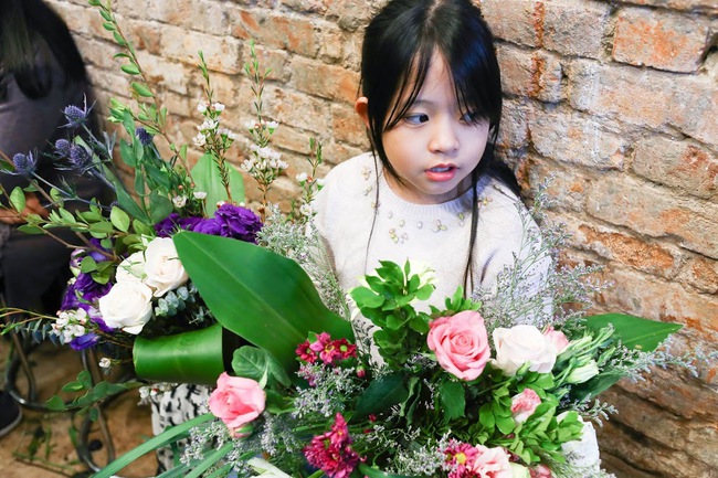 Chỉ với tiệm hoa 25m2, cô hàng hoa tiết lộ doanh thu khủng dịp 8/3 nhờ bán hoa sang chảnh - Ảnh 13.