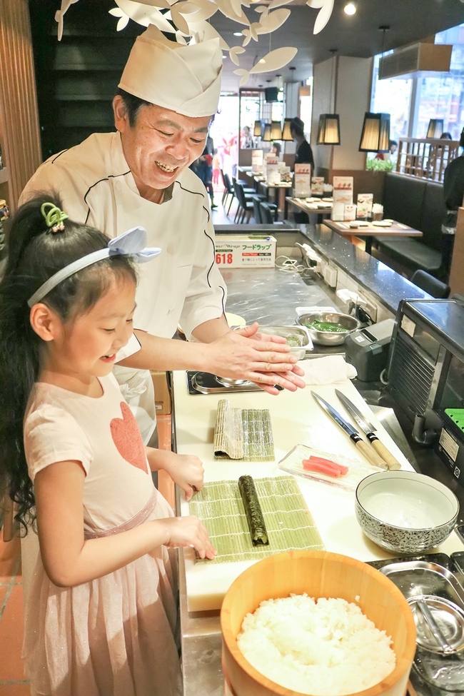 Con gái diễn viên Mạnh Trường gây bất ngờ khi nấu món Nhật với đầu bếp Nhật - Ảnh 3.