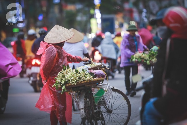 Tháng ba sắp về, phố phường Hà Nội lại dịu dàng nồng nàn hương bưởi - Ảnh 11.