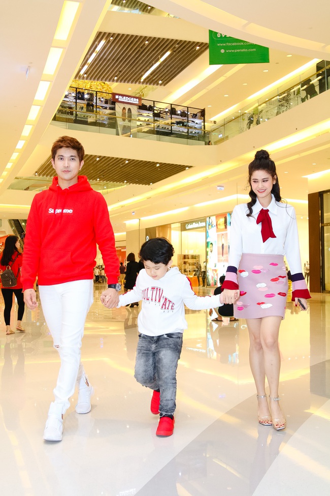 Gia đình Trương Quỳnh Anh quây quần hạnh phúc đi chơi dịp cuối tuần - Ảnh 1. Gia đình Trương Quỳnh Anh quây quần hạnh phúc đi chơi dịp cuối tuần - Ảnh 1.