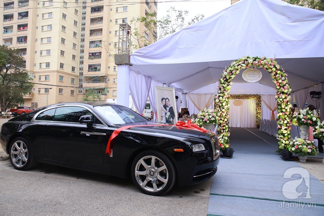 Chú rể đại gia xuất hiện trong lễ ăn hỏi Hoa hậu Thu Ngân với dàn siêu xe hoành tráng - Ảnh 17.