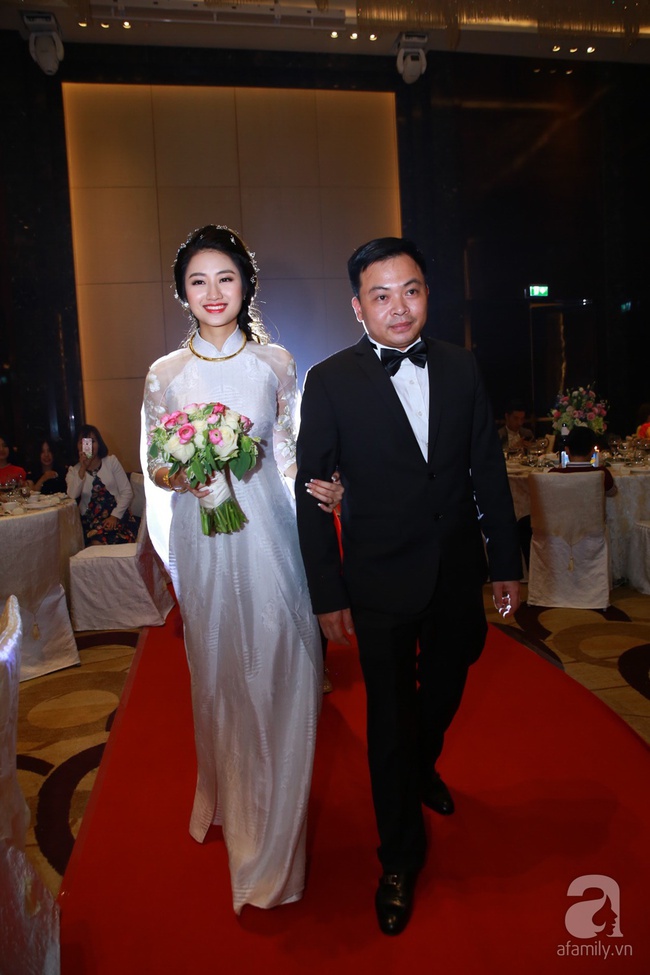 Chú rể đại gia xuất hiện trong lễ ăn hỏi Hoa hậu Thu Ngân với dàn siêu xe hoành tráng - Ảnh 20.
