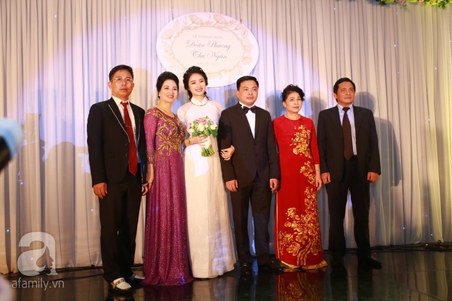 Chú rể đại gia xuất hiện trong lễ ăn hỏi Hoa hậu Thu Ngân với dàn siêu xe hoành tráng - Ảnh 21.