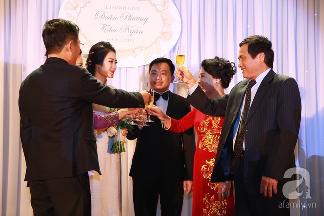 Chú rể đại gia xuất hiện trong lễ ăn hỏi Hoa hậu Thu Ngân với dàn siêu xe hoành tráng - Ảnh 22.