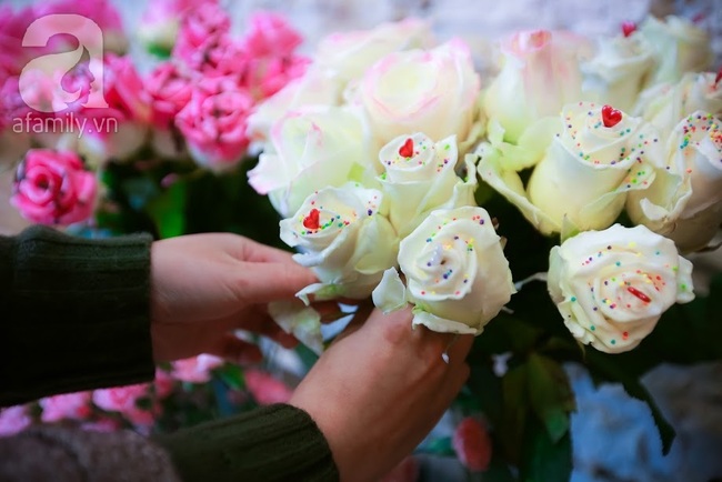 Doanh nhân chi 30 triệu đồng mua 99 bông hoa hồng phủ socola nhập khẩu tặng bạn gái dịp Valentine - Ảnh 6.