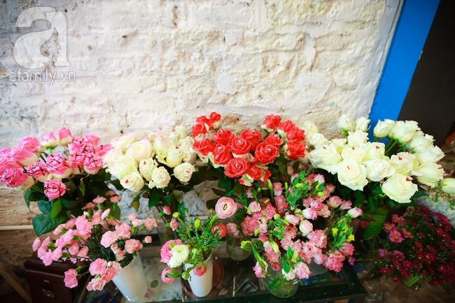 Doanh nhân chi 30 triệu đồng mua 99 bông hoa hồng phủ socola nhập khẩu tặng bạn gái dịp Valentine - Ảnh 1.
