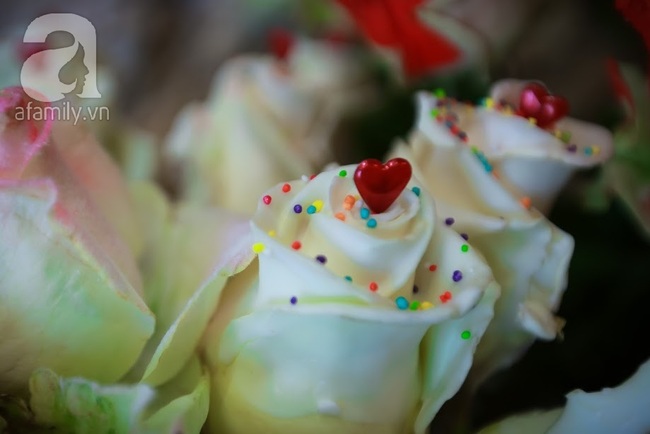 Doanh nhân chi 30 triệu đồng mua 99 bông hoa hồng phủ socola nhập khẩu tặng bạn gái dịp Valentine - Ảnh 9.