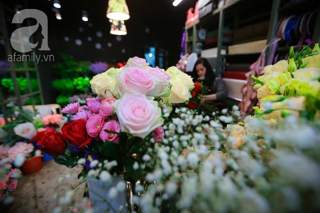 Doanh nhân chi 30 triệu đồng mua 99 bông hoa hồng phủ socola nhập khẩu tặng bạn gái dịp Valentine - Ảnh 19.