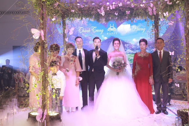 MC Thành Trung và vợ hotgirl kí kết hợp đồng hôn nhân trước sự làm chứng của Xuân Bắc và Tự Long - Ảnh 12.