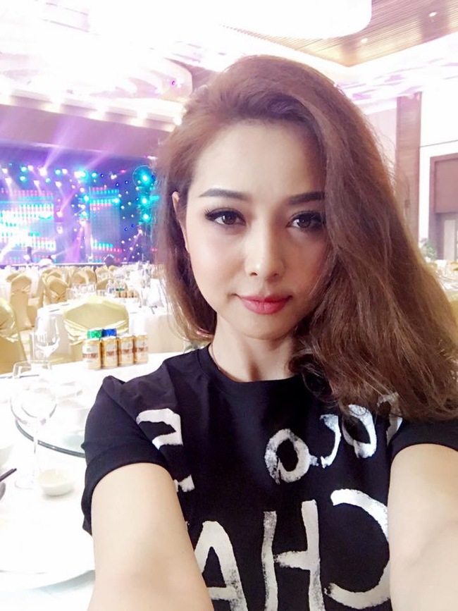 Soi nhất cử nhất động của sao Việt (26/4) - Ảnh 10.