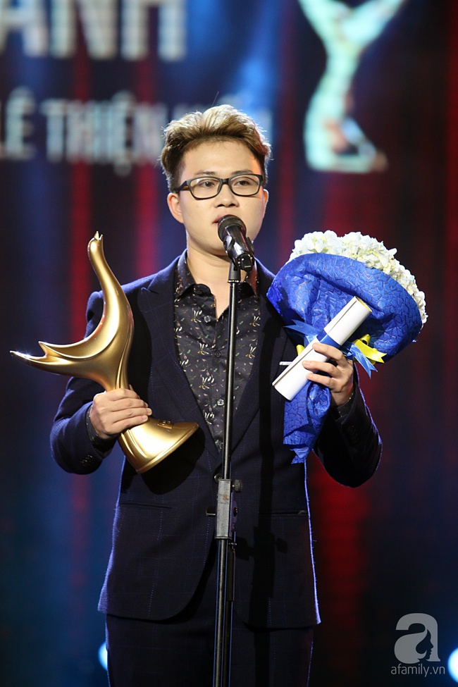Vượt mặt đàn chị Hà Hồ, Noo Phước Thịnh xúc động nhận giải Ca sĩ của năm - Ảnh 4.