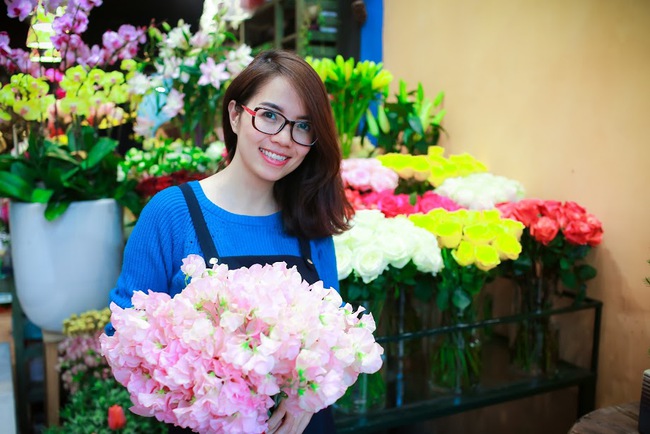 Chỉ với tiệm hoa 25m2, cô hàng hoa tiết lộ doanh thu khủng dịp 8/3 nhờ bán hoa sang chảnh - Ảnh 15.