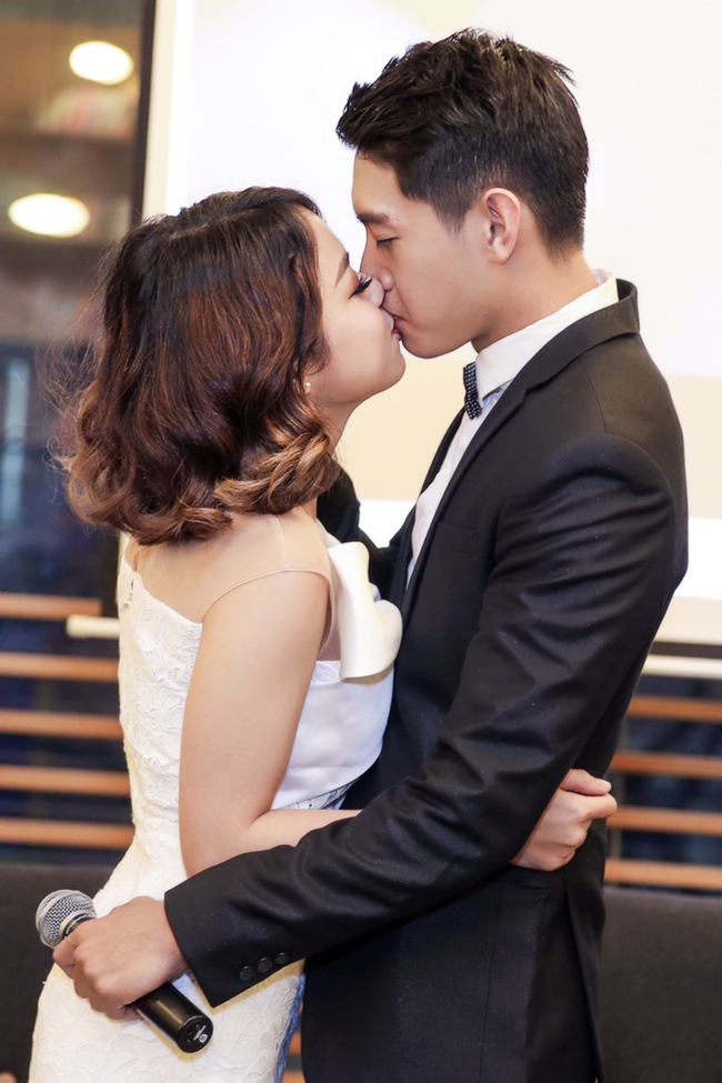 Thái Trinh nồng nàn khóa môi Quang Đăng ngày ra mắt MV kỷ niệm chuyện tình yêu - Ảnh 2.