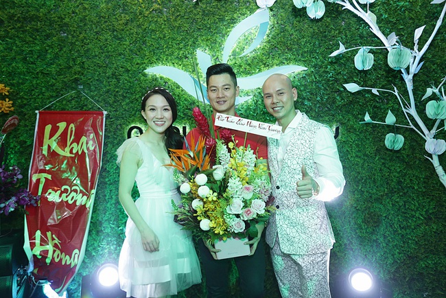 Phan Đinh T&ugrave;ng khiến vợ hạnh ph&uacute;c với m&oacute;n qu&agrave; đặc biệt sau 5 năm chung sống - Ảnh 13.
